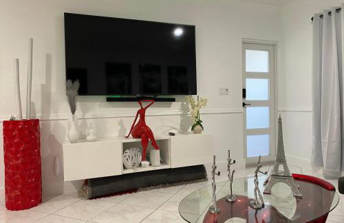 Beautiful House 7 min from Miami Airport w FREE parking - Photo 14