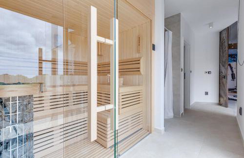 Luxury Spa Villa w Heated Pool, Jacuzzi & Sauna - Photo 30