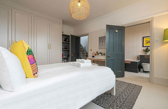 Chic and Colourful Family Home by Underthedoormat - Foto 17