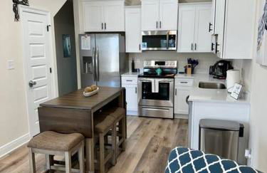 Downtown, Bay Views, Fish Market, and Blue Angels! - Foto 16