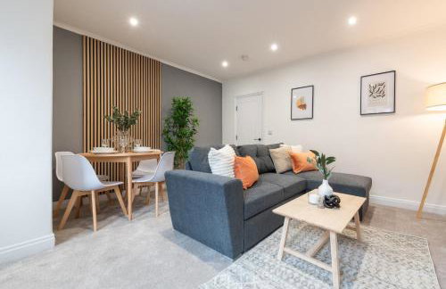 Spacious Modern 2BR - Parking - Workspace Area, Ideal for Contractors & Long Stays - NordStay - Foto 5