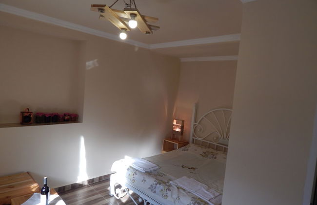 Arami Guesthouse - Photo 2