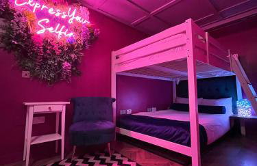 Manchester's ONLY themed slumber party suite for 8 with makeup room - Photo 6