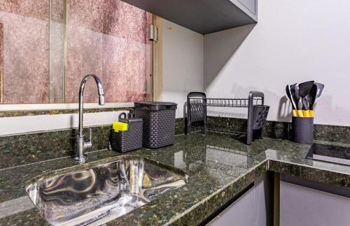 Apto com Ar e varanda a 5 min do aeroporto - Foto 17