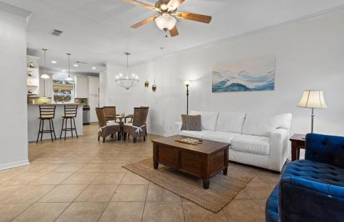 Steps from the Sand and Town Green - 2BR Coastal Retreat - Foto 7