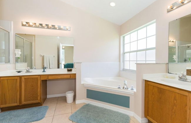 Relaxing Oak Island Pool Villa Close to Disney - Foto 16