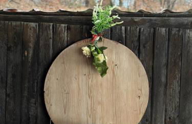 Traditional Wooden Apartment - Photo 8