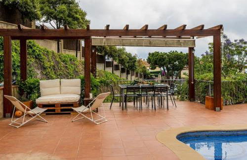 Architectural jewel between sea and mountains - Foto 23