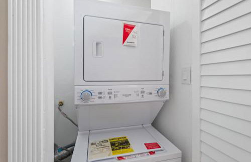 Dazzling Bungalow within 2 Blocks of Beach - Foto 39