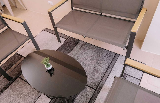 A Relaxing Poolside Stay - Foto 19