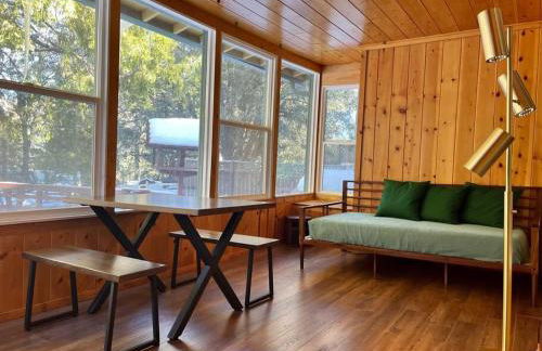 Serene and Magical Cabin w/Barrel Sauna and Fireplace - Foto 26