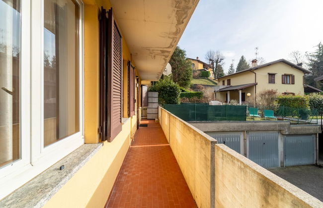 Scarlet Apartment with Garden - Photo 13