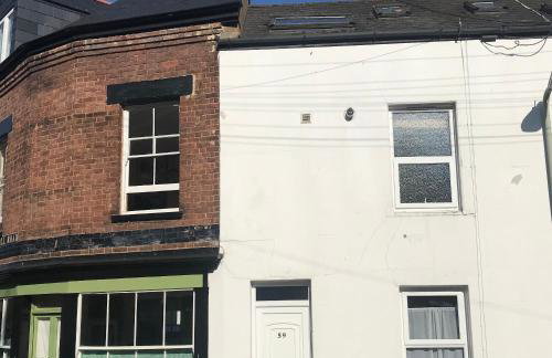 Spacious 3 to 4 Bed 3 Floor House Close to City Center Shops Restaurants and Parking Nearby - Foto 41