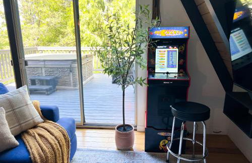 Hot Tub-EV-Kid Friendly-Arcade Game-BBQ-Fire Pit - Photo 50