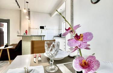 Ape Elegance com ar condicionado cama queen no centro - Foto 42