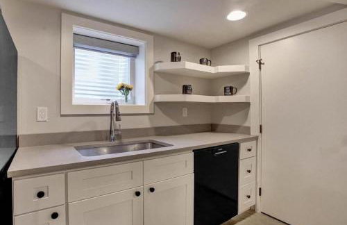 Private Daylight Basement - Near Downtown & Lake - Foto 14