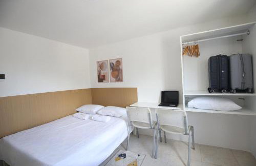 Mini Studio funcional mobiliado com cozinha e WC privativo - Foto 13