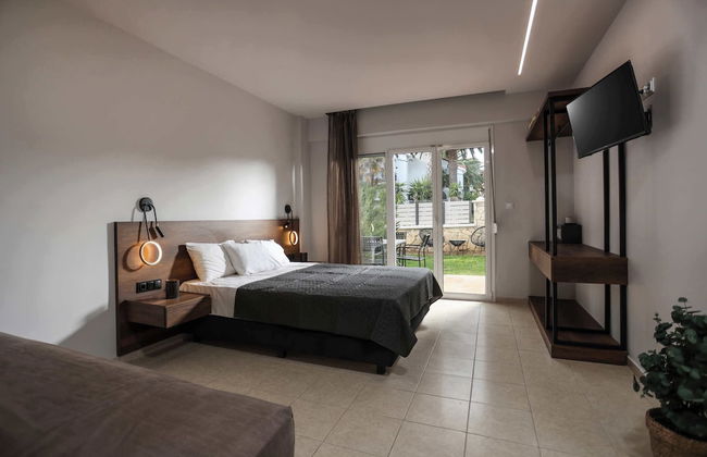 Danae Comfort Living - Photo 11