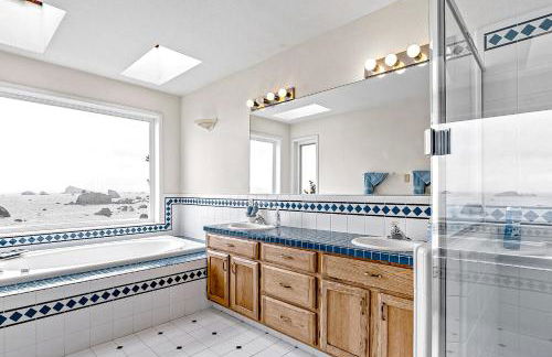 Oceanfront Oasis Home Overlooking Pebble Beach! - Foto 17