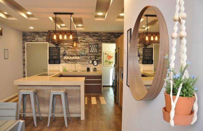 Lawang Suite Apartment With Balcony - Photo 26