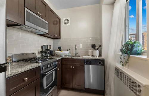 The Sutton - Elevated Minimalist Escape with Free Parking and Metro - Foto 15