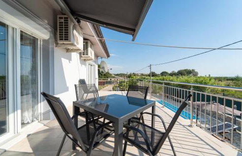 Four-Bedroom Holiday Home In Islam Latinski - Photo 3