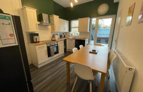 Victorian red-brick home in picturesque market town - Photo 17