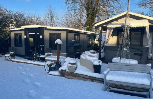 Sunset Retreat Cabin, Private Hot Tub with Mini Cinema Projector & Garden views - Foto 4