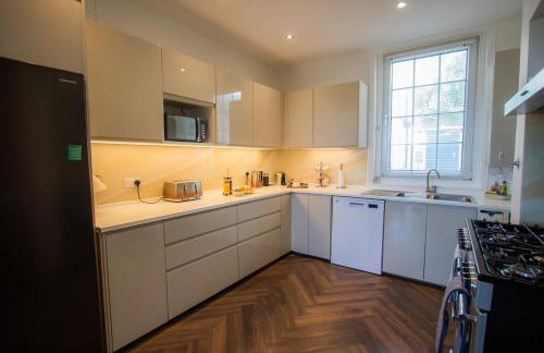 Beach View - A Truly Stunning House Opposite The Sea! Sleeps 10! Families, Friends, Contractors and Pets are all Welcome! - Foto 11