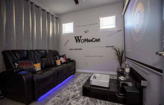 Brand New Modern Pet Friendly Zen Home W/ Private Home Theater & Hot Tub! 2 Bedroom Home by RedAwning - Photo 25