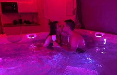 CASA AMOR & SPA, appartement suite jacuzzi & piscine chauffée - Foto 20