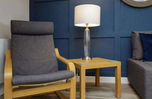 Castle View - 2 Bed Stylish Coastal Port Solent Retreat with Views! Parking, Sleeps 6 - LONG TERM STAY WINTER SPECIAL OFFER- By Blue Puffin Stays - Photo 13