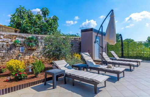 Gorgeous Home In Kresini With Wifi - Photo 11