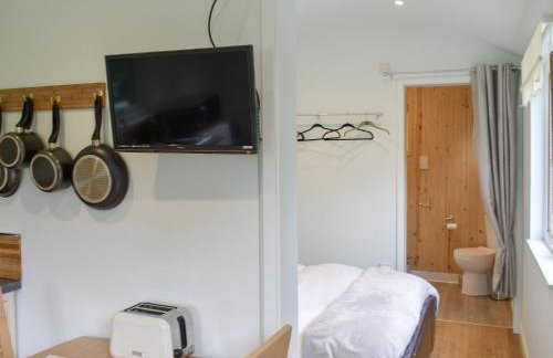 Shepherds Hut 3 At Laddingford - Uk32532 - Foto 6