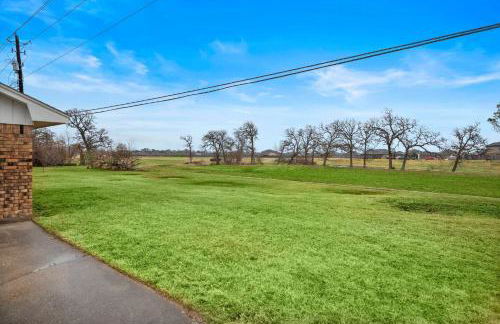 Relax and Play 3BR Retreat w Sunroom - Foto 31