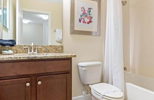 Spacious Vacation Home with Pool & Jacuzzi Near Disney - Foto 26