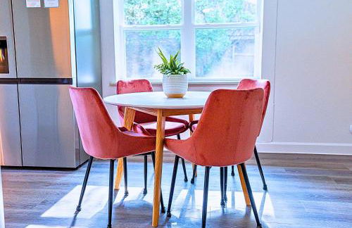 Sparkling Pool Retreat Near Legacy West by Vacation Your Way - Foto 18