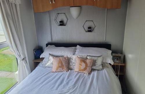 Caravan - Sleeps 8 pet friendly & hot tub - Foto 15