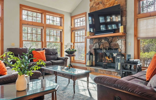 Mountain Escape With Game Room, Balcony & Stunning Views in the Poconos Christina - Foto 11