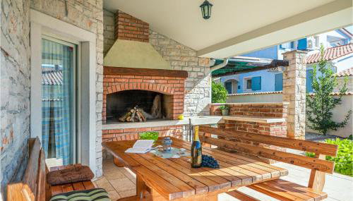Four-Bedroom Holiday Home In Golubovo - Foto 2