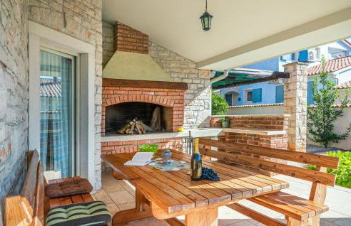Four-Bedroom Holiday Home In Golubovo - Foto 2