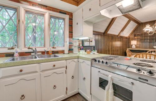 Lake Access Cabin with Deck, Fire Pit and Grill! - Foto 12