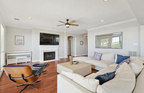 The Best of Lakeside Living - Luxury at its Finest - Photo 10