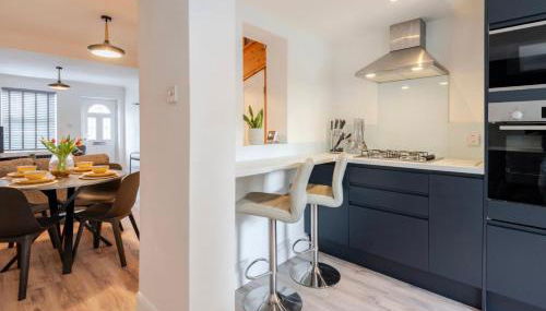 Modern 2 Bed House in Rainham, Kent - Central Location - Foto 2, minibar