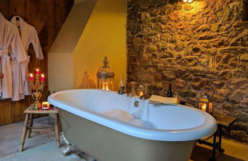 Gablebach Cottage With outdoor tub & log burner - Photo 19