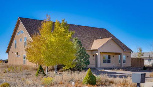 Huge Kitchen and Open Interior Pueblo Group Getaway - Foto 4