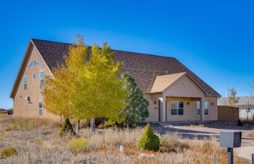 Huge Kitchen and Open Interior Pueblo Group Getaway - Foto 4