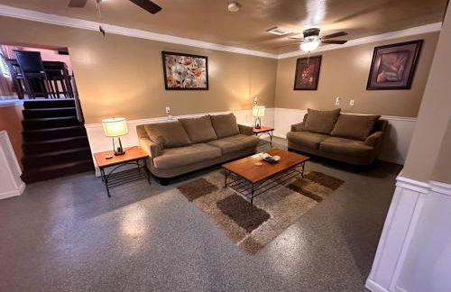 A huge Sprawling House on a large lot -15 minutes to St Louis - Foto 33