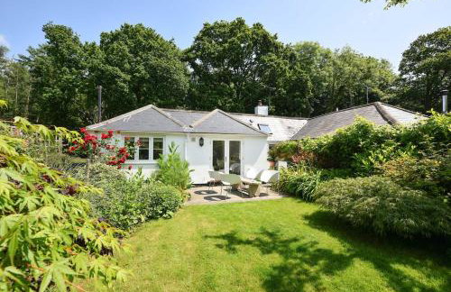 Sunny, Single-level Cottage with Garden & Parking, Dog friendly, Near Rye - Photo 1
