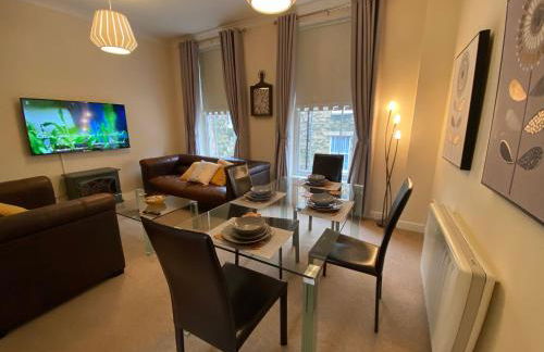 Fabulous 2 bed Historic Ground floor apartment Belper with free car parking next to property - Foto 10